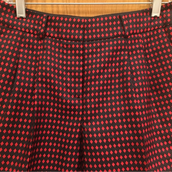 Kate Spade Avery Black/Red Diamond Print Ankle Crop Pants in Size 2. - Picture 5 of 12